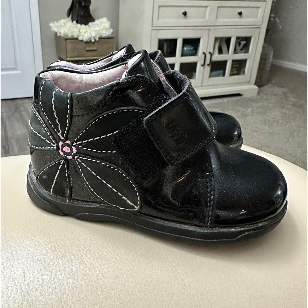 Umi Genuine Leather Black Patent Toddler Bootie w/ Pink Floral Design Sz 6.5